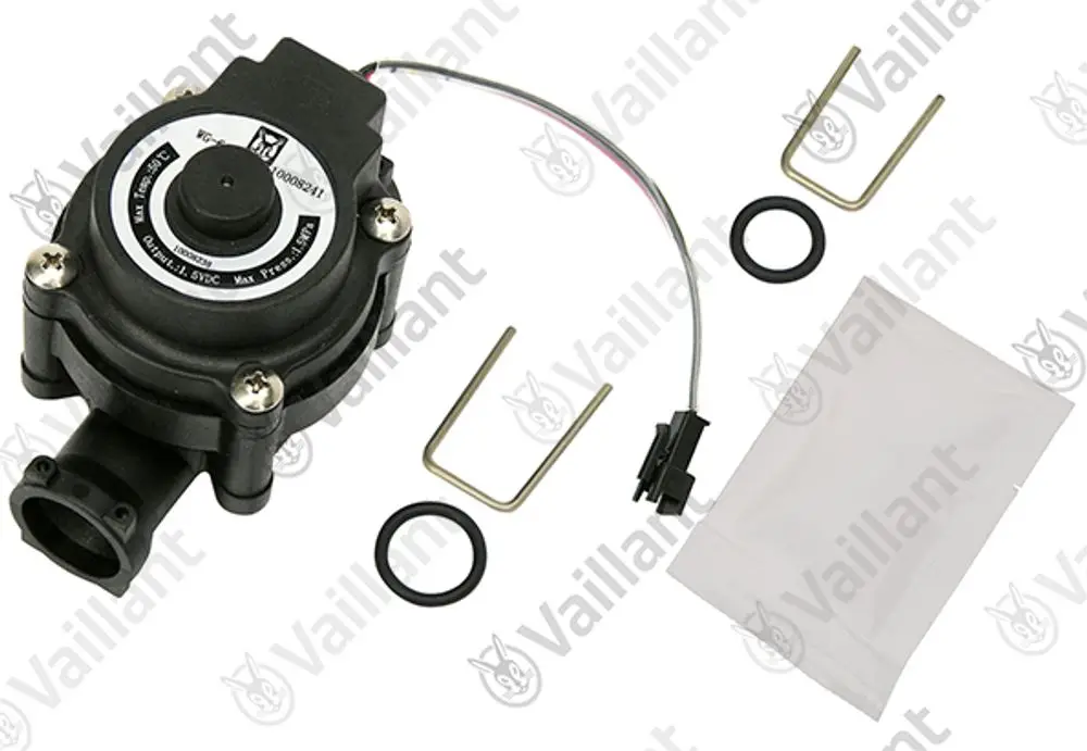 Vaillant-Wasserpumpe mit elektrischen Anschlüssen, einem Gehäuse und Zubehörteilen wie O-Ringen und Federn in einer transparenten Verpackung.